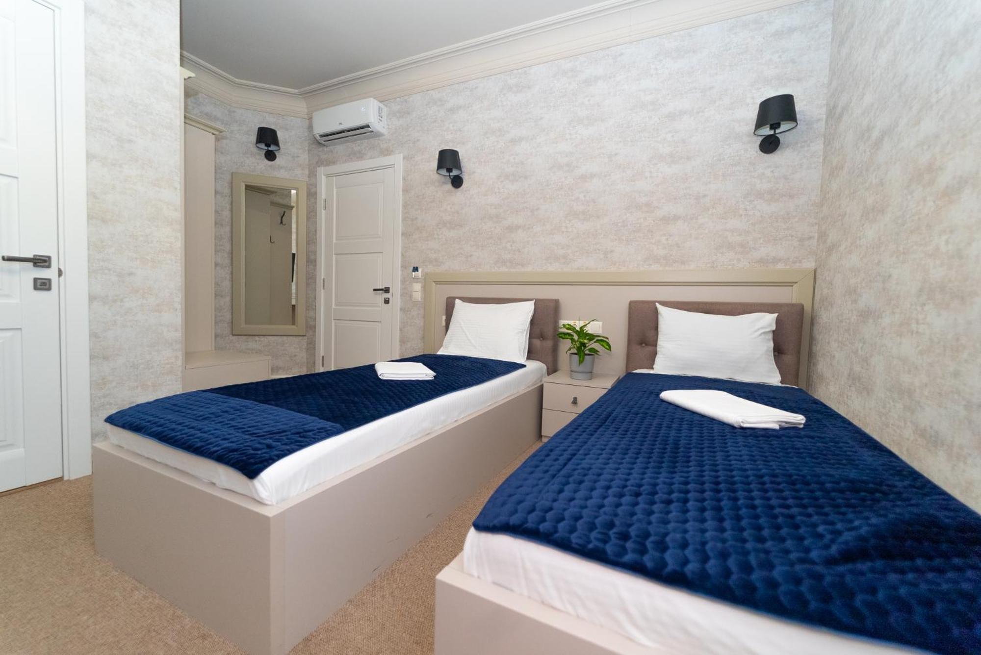 Maner Hotel Odessa Exterior foto